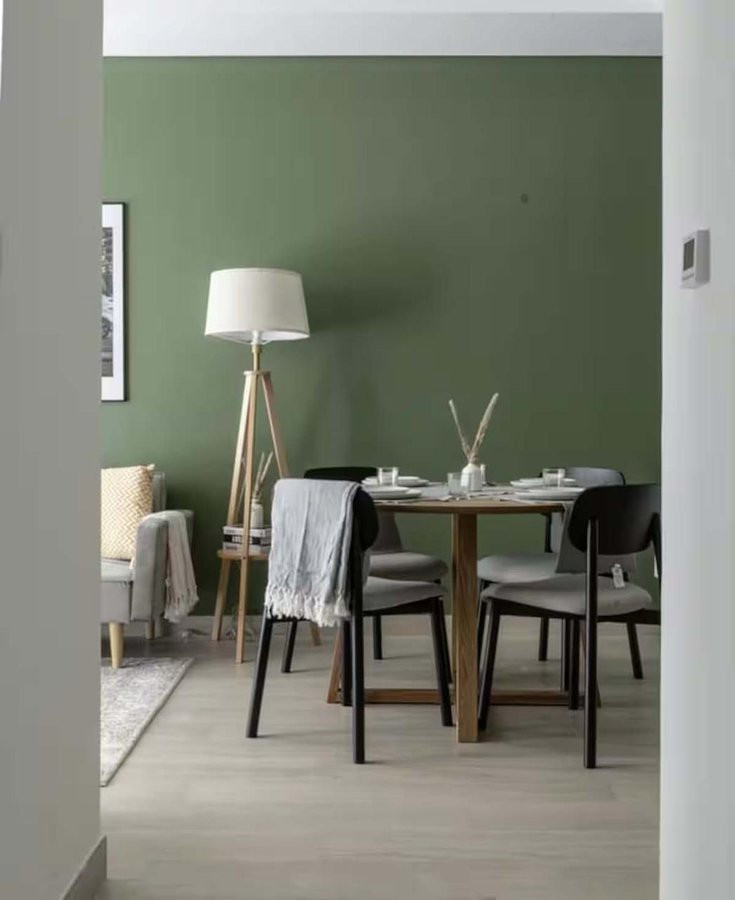 Bright living and dining area