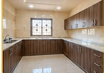A spacious house suitable for families or employees in Al Bustan