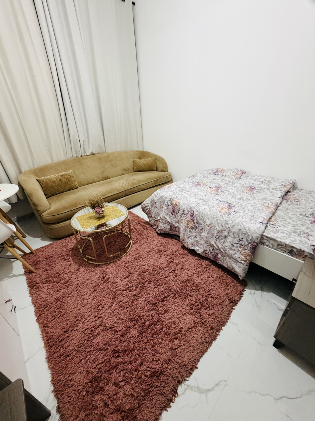 daily-basis-room-available61780495951.jpg