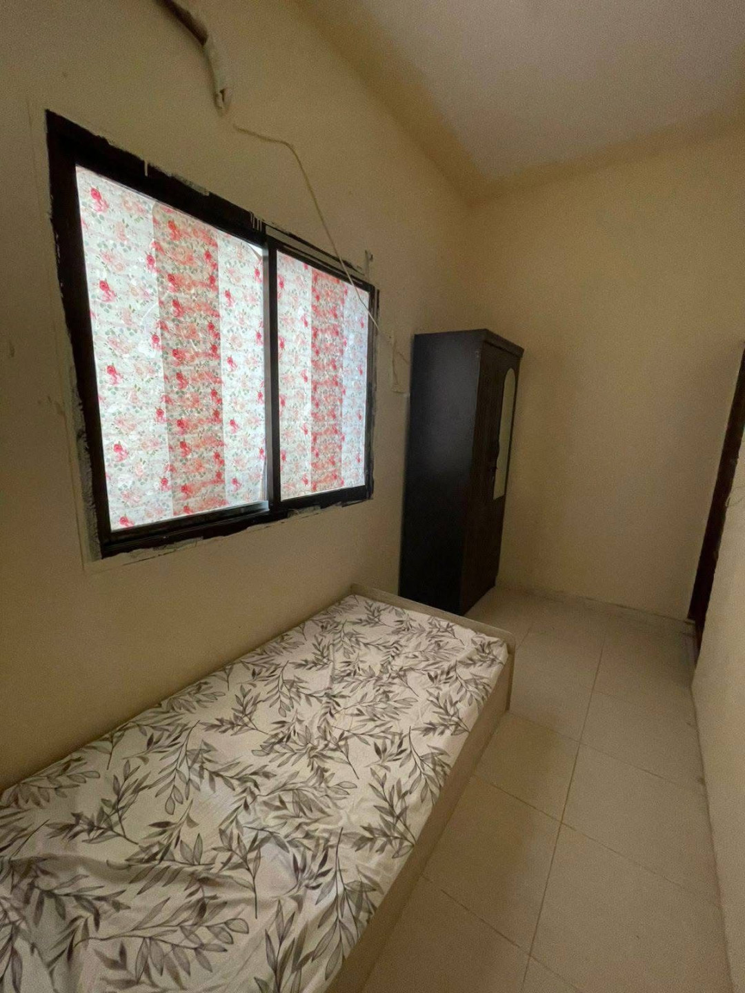 First floor, three rooms, living room, kitchen, two bathrooms, and a small balcony. 5000 (excluding electricity and water). Checks accepted.