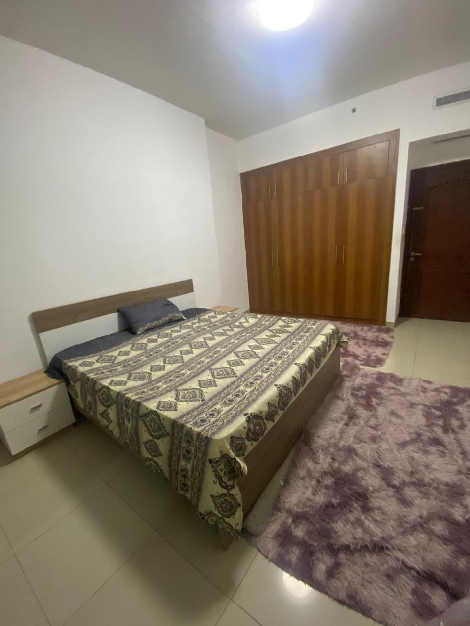 Superbly furnished, excellent location, one-bedroom apartment