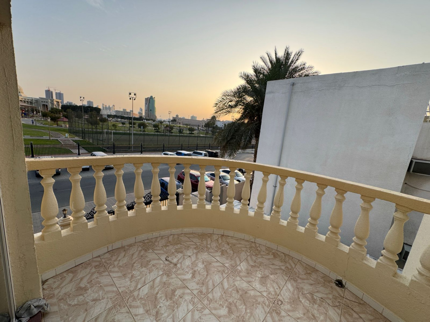 5-bedroom villa for annual rent in Sharjah, directly on Al Hamriya Park