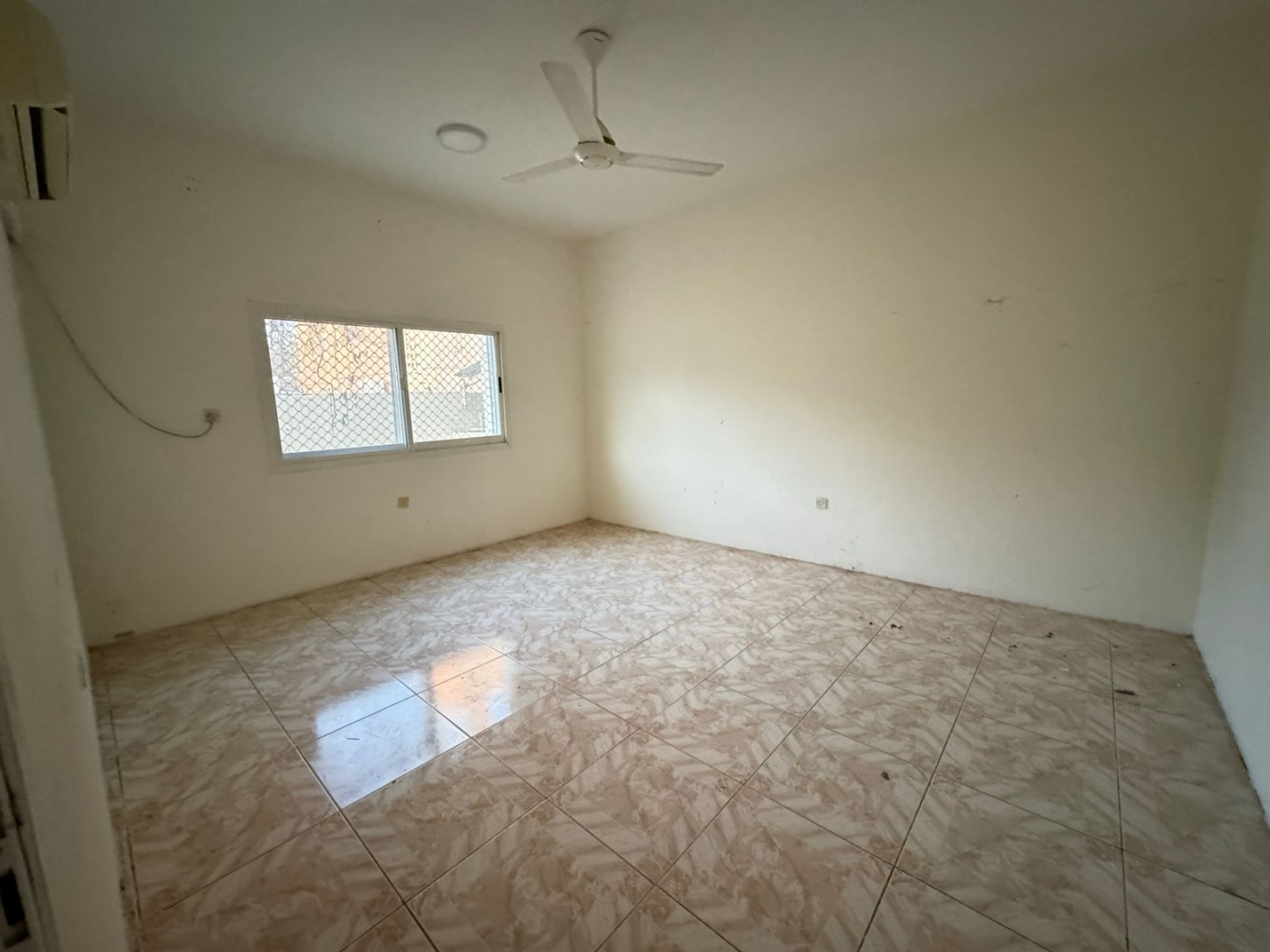 5-bedroom villa for annual rent in Sharjah, directly on Al Hamriya Park