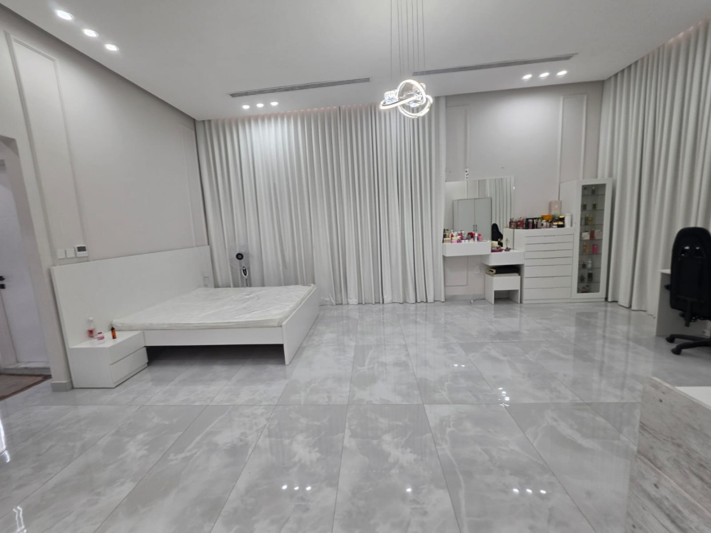 Villa with new furnishings in Rawda 3