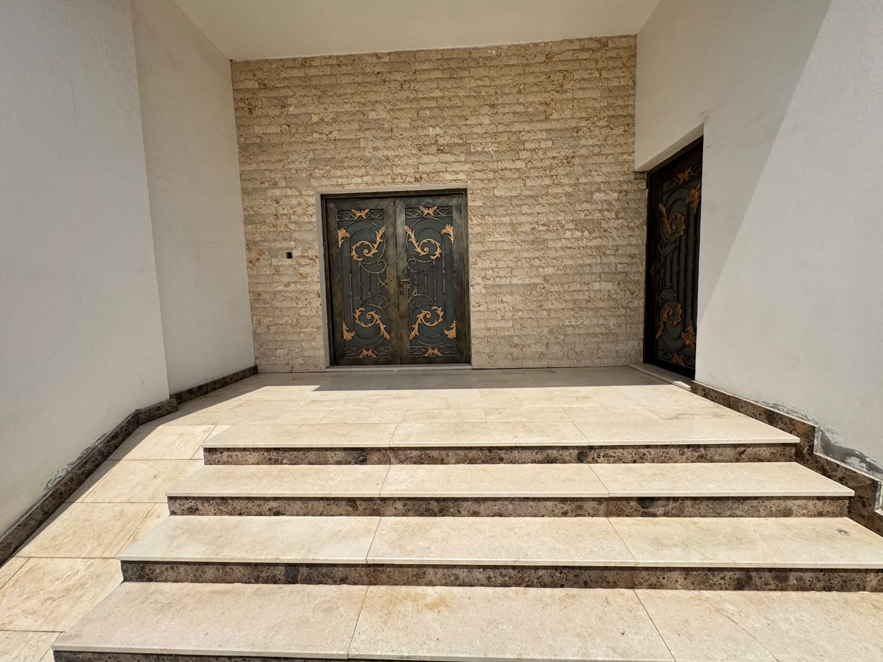 Luxury villa in Al Yasmin