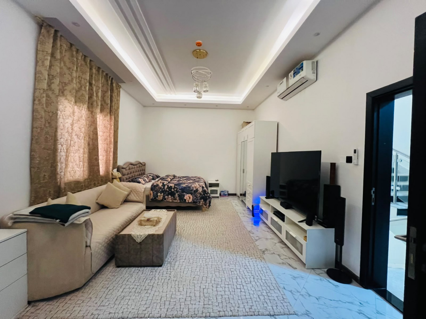 Luxury villa in the Al Yasmin area