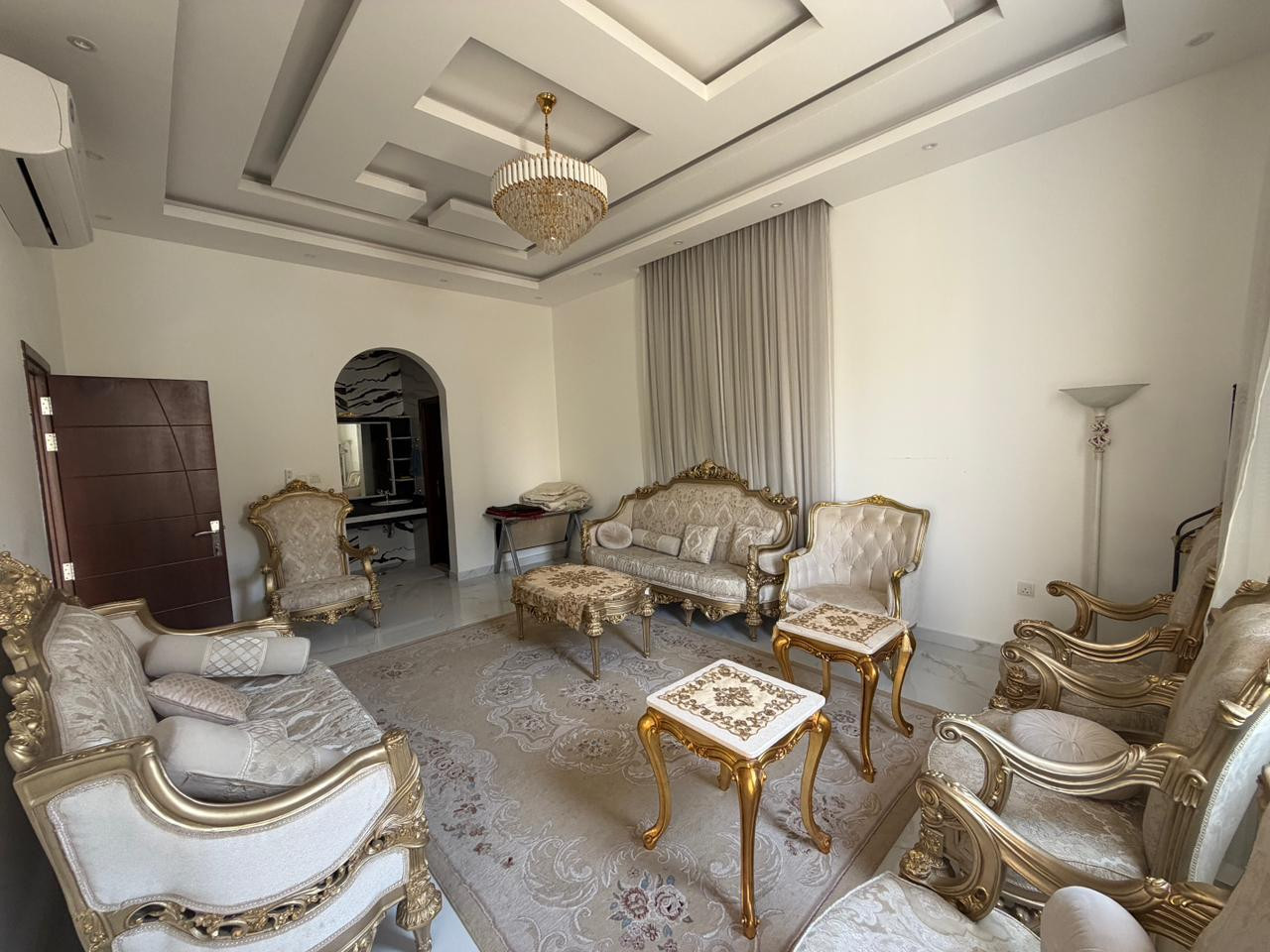 Luxury villa for rent in Al Yasmin