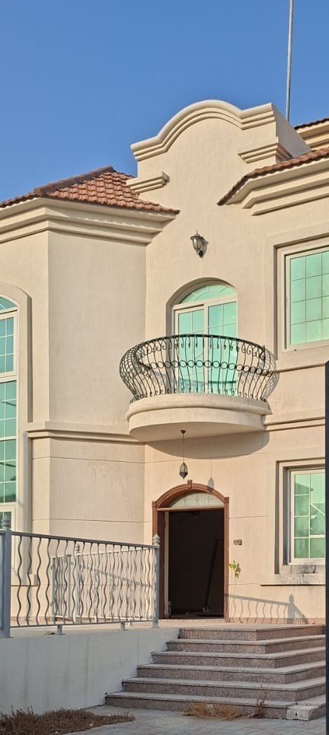 Villa with swimming pool in Al Sharqan