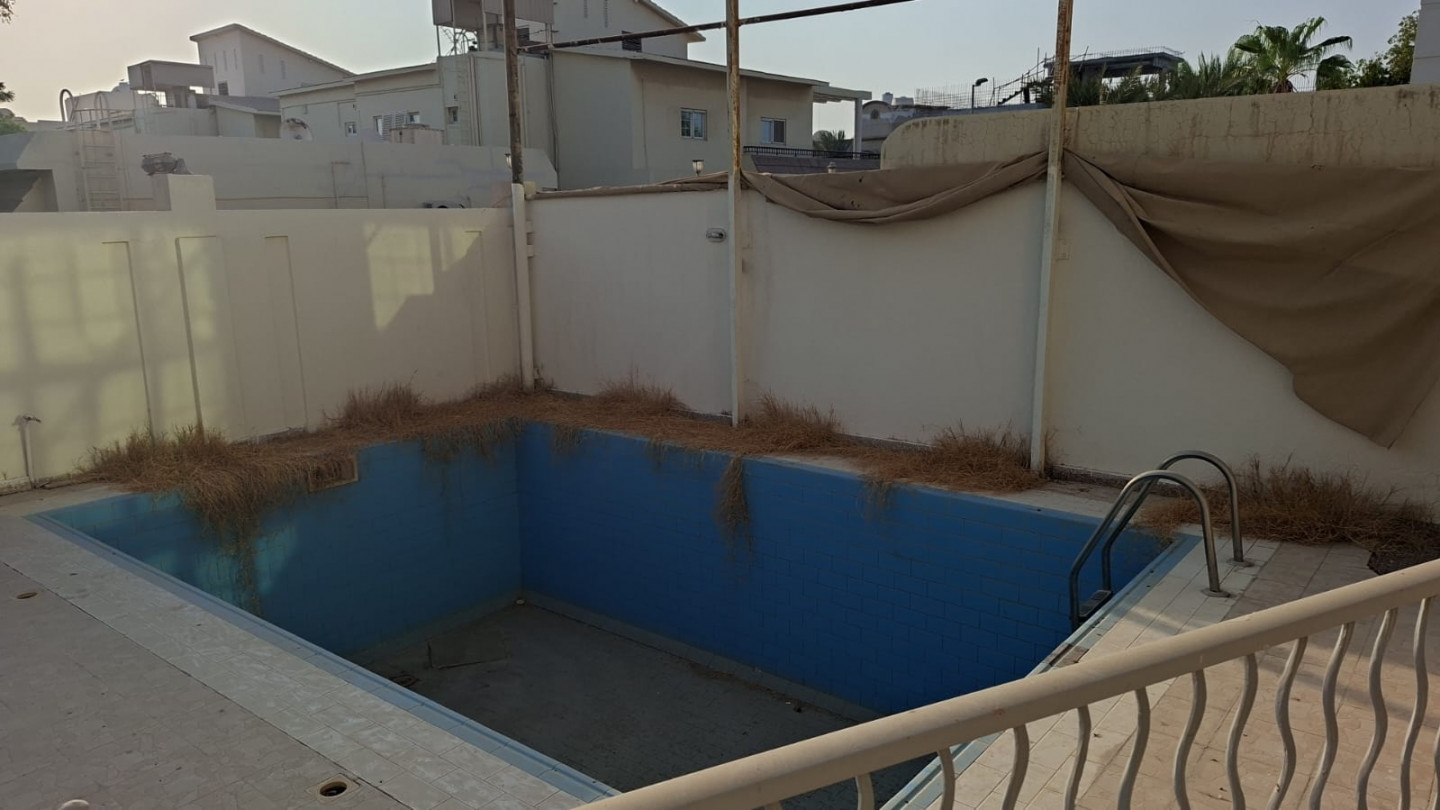 Villa with swimming pool in Al Sharqan