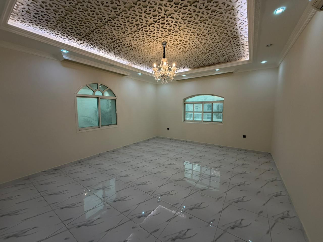 fyla-mokaa-mmyz-o-msahat-oasaa-balmoyhat-2101789633830.jpg