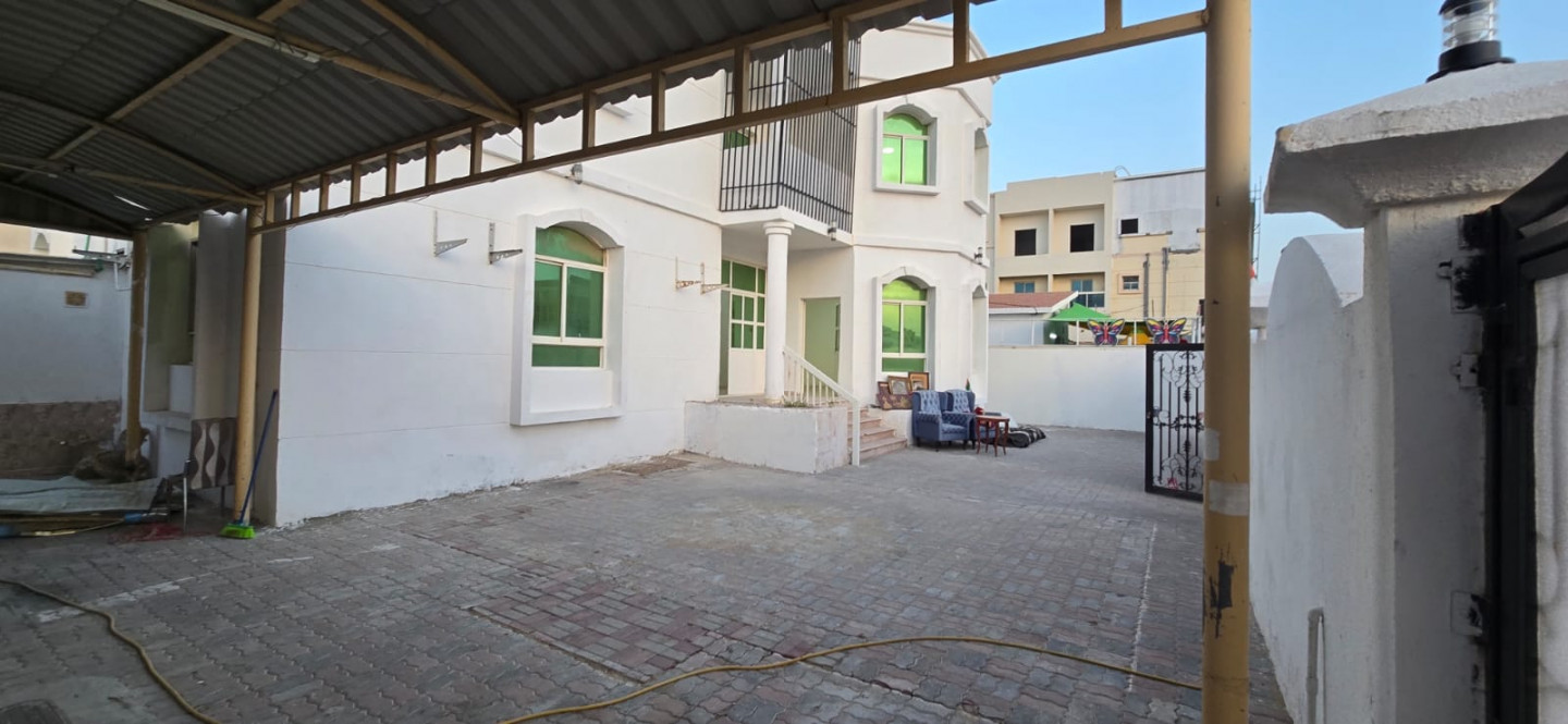 A stunning two-story villa in Al Rawda 1