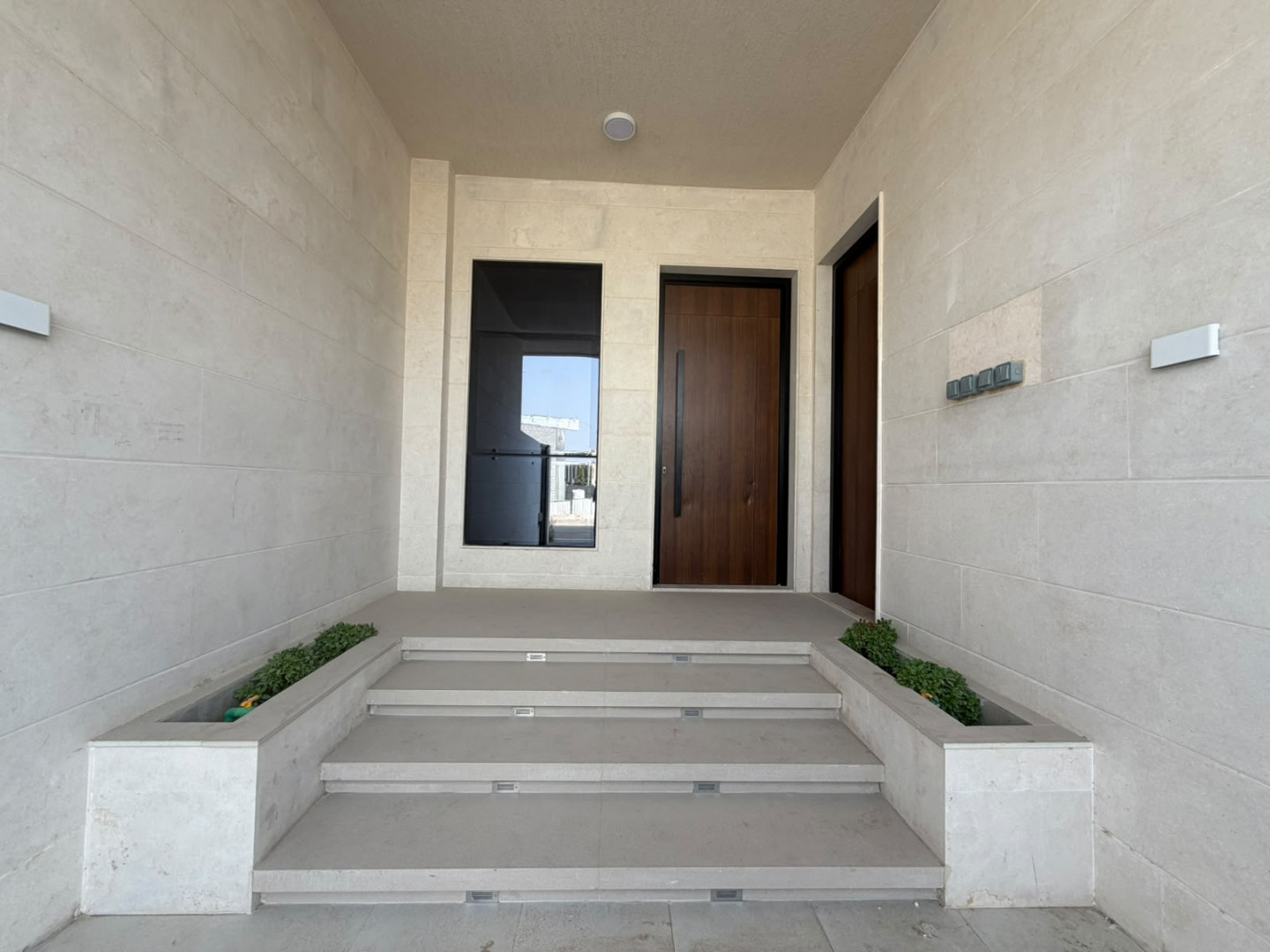 Townhouse villa in Al-Haliu area