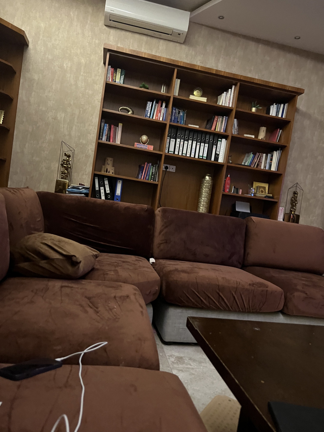 Private Arabic room in an apartment