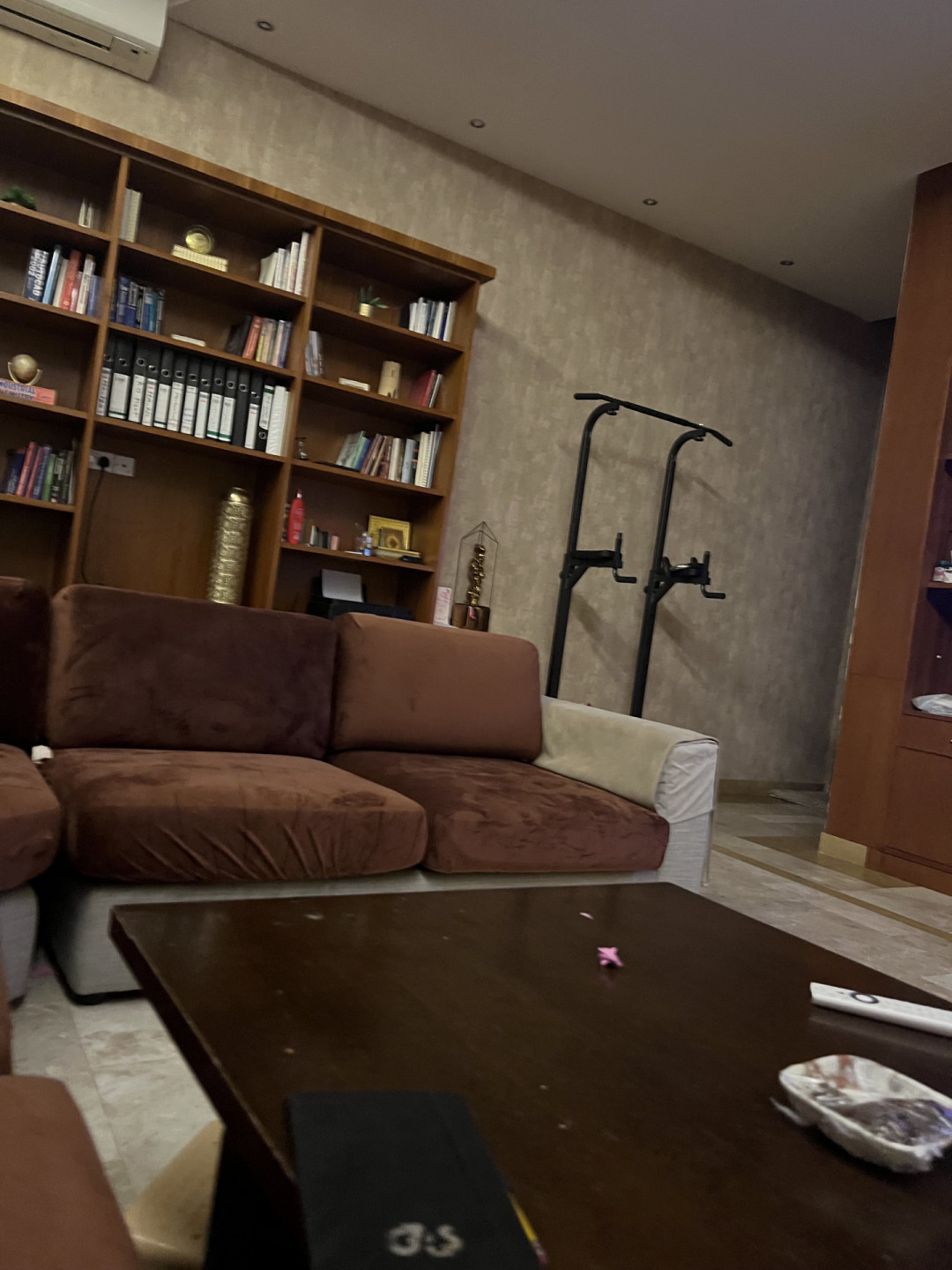 Private Arabic room in an apartment