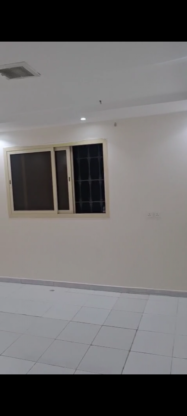 Large room and separate kitchen in Al Yasmin