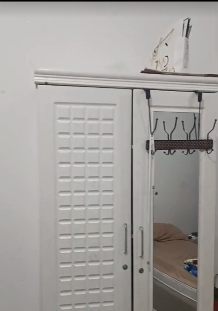 Private room for girls only