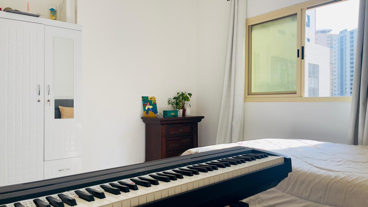 A room for a girl in a clean apartment at a bargain price