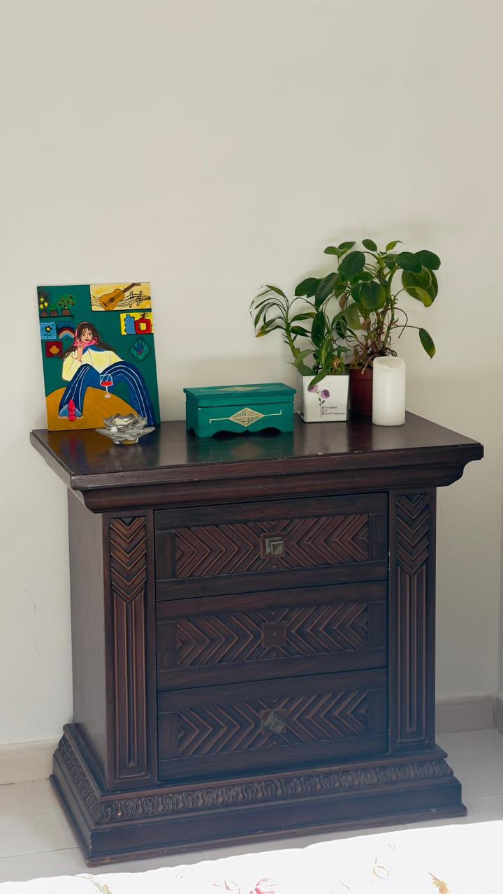 A room for a girl in a clean apartment at a bargain price