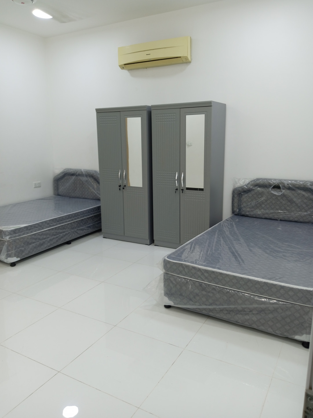 Rooms available for daily, weekly, and monthly rent.