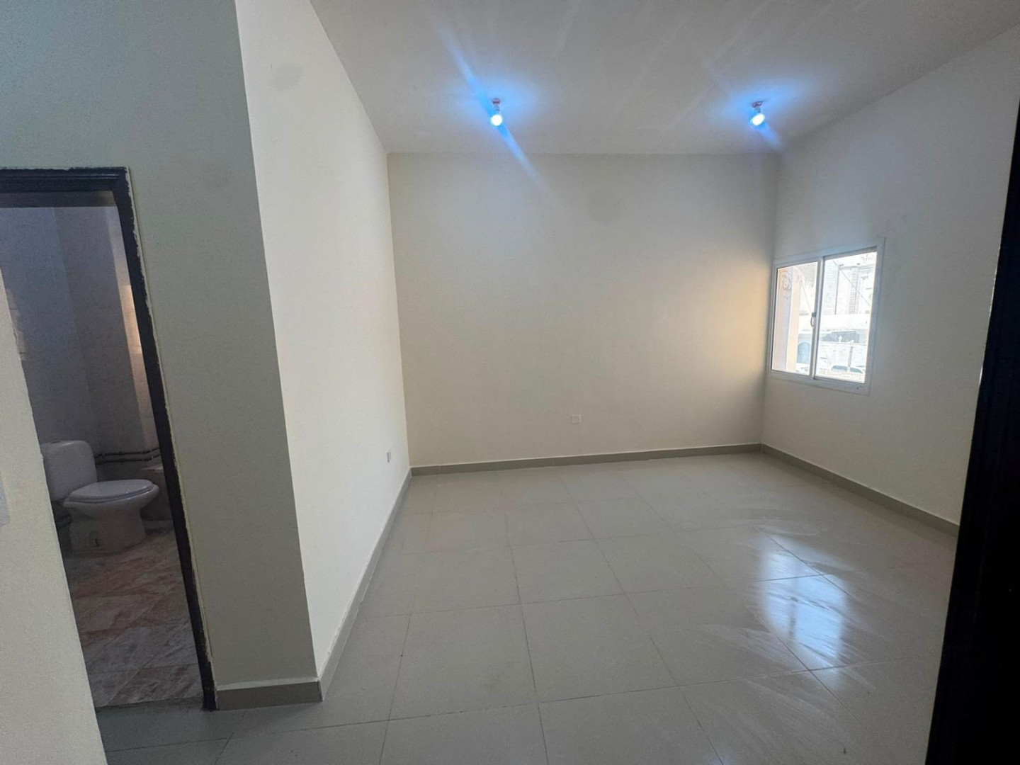 Room with kitchen, unfurnished