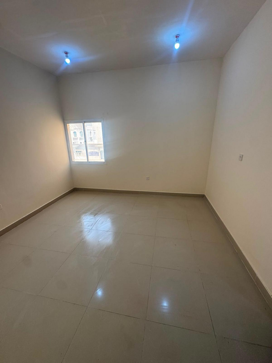Room with kitchen, unfurnished