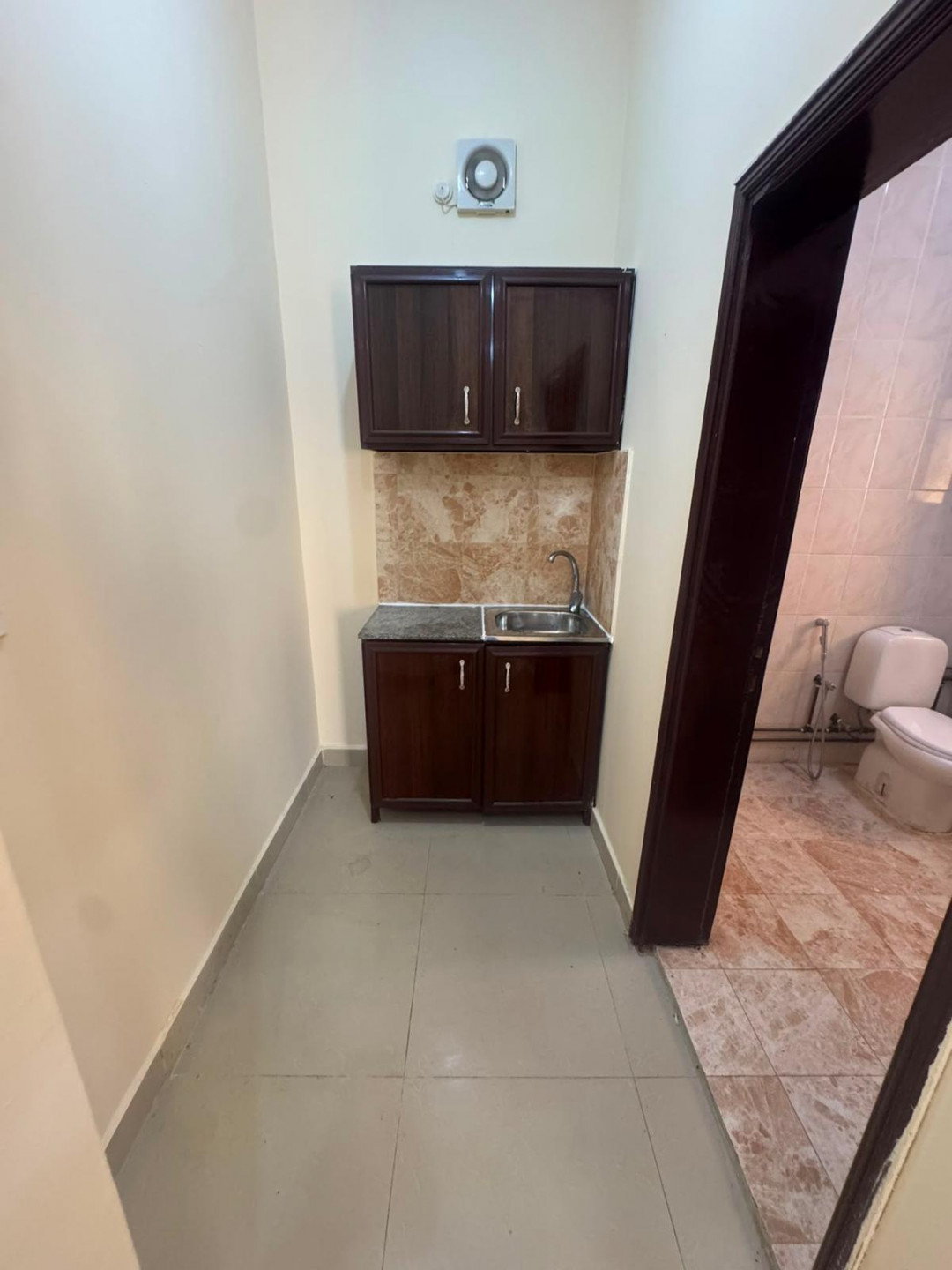 Room with kitchen, unfurnished
