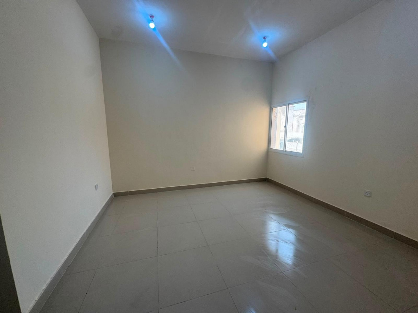 Room with kitchen, unfurnished