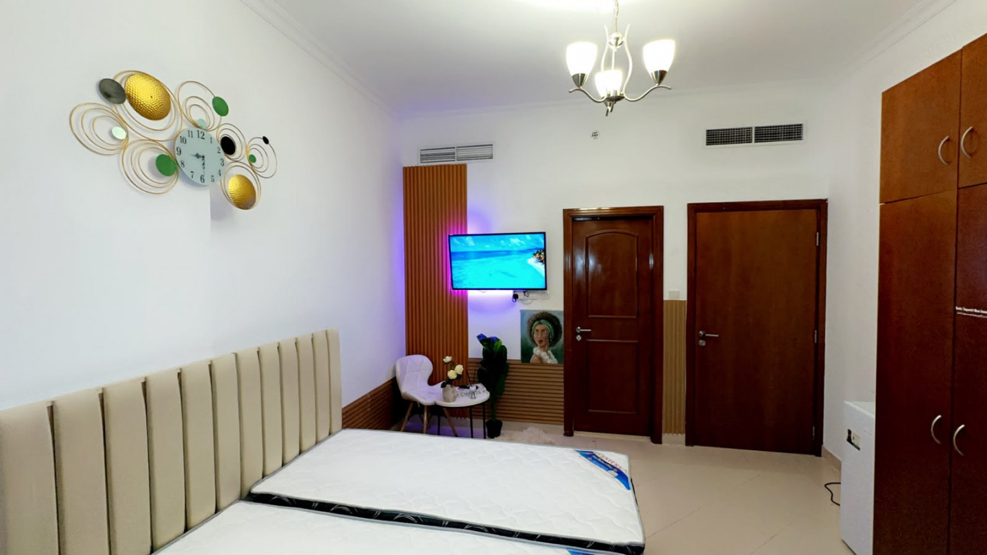 spacious master bedroom