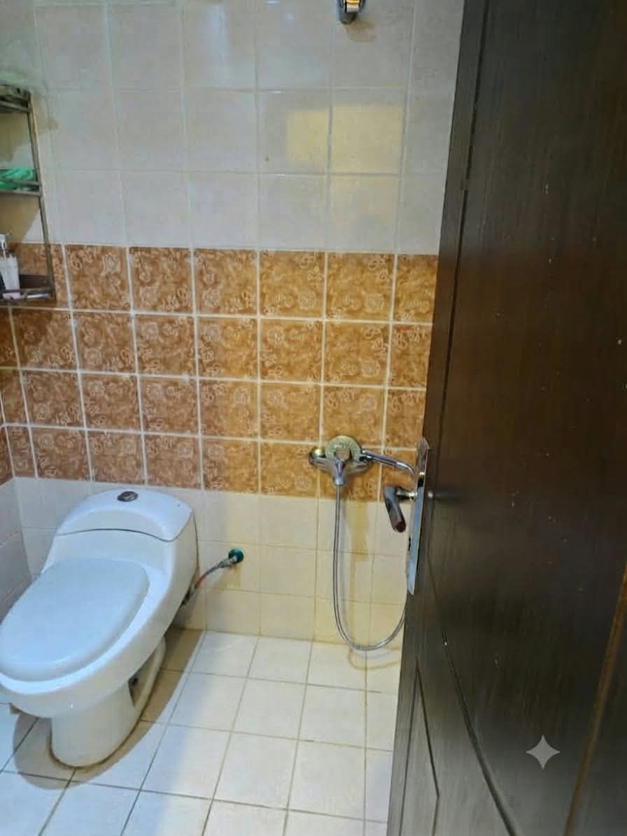 Separate furnished room for a female employee
