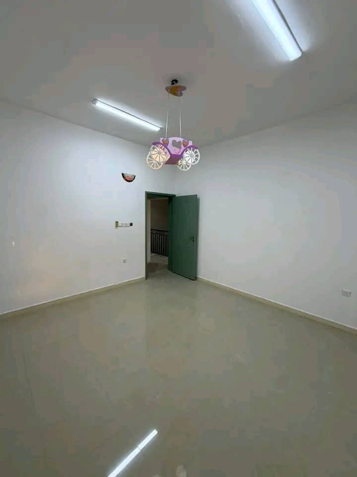 Unfurnished room in Al Mawaleh South