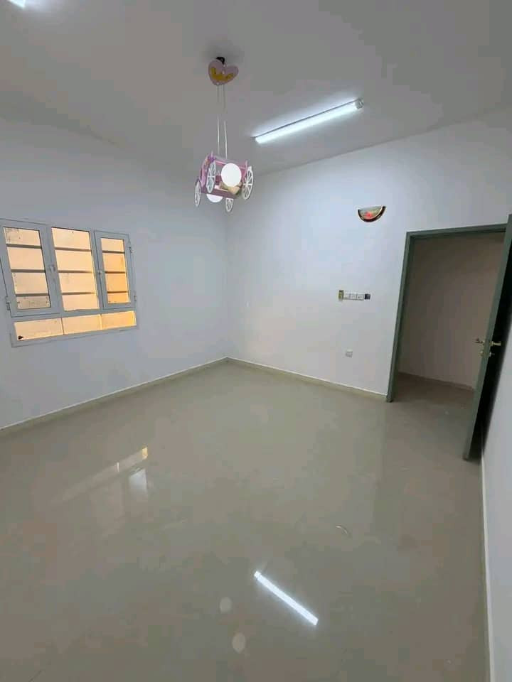 Unfurnished room in Al Mawaleh South