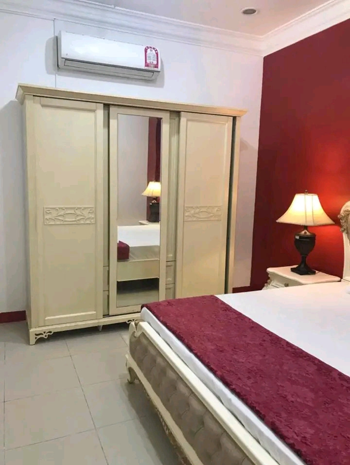 One room and a lounge, Wathnan Mall