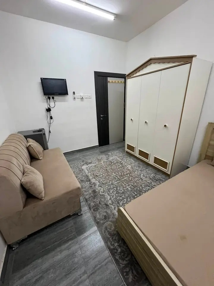 A room and bathroom furnished with excellent furniture.