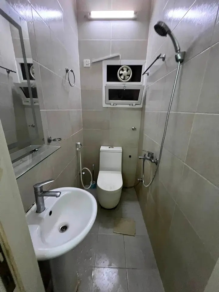 A room and bathroom furnished with excellent furniture.