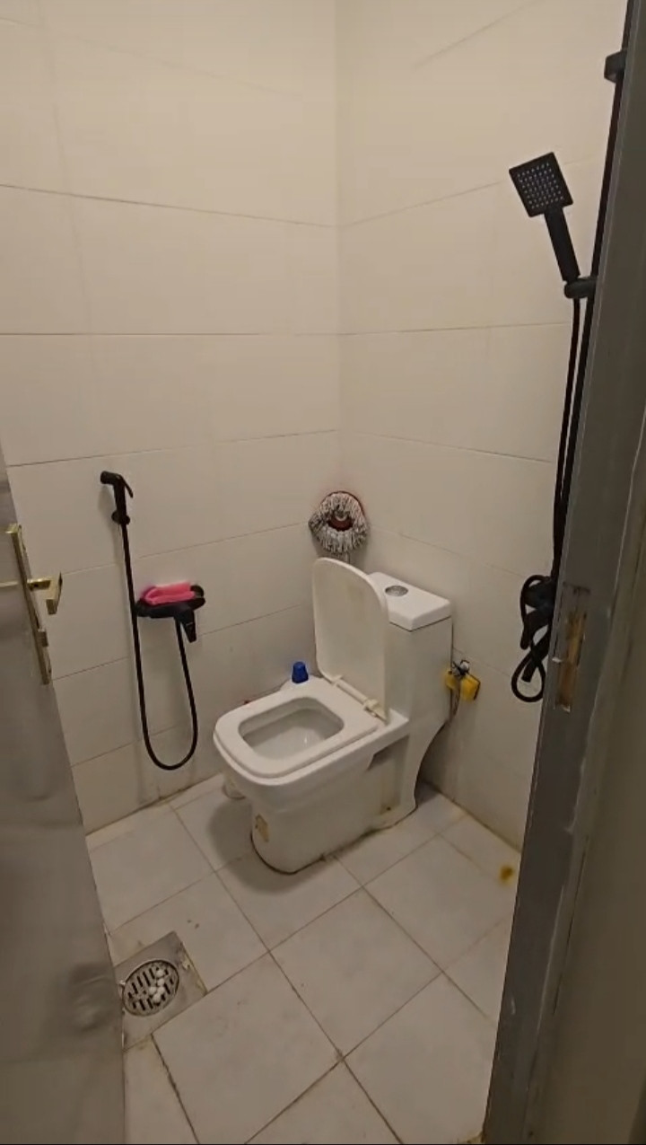 Room and bathroom, almost in the city center