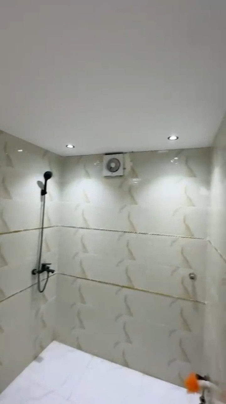Room, kitchen, and bathroom: excellent cleanliness