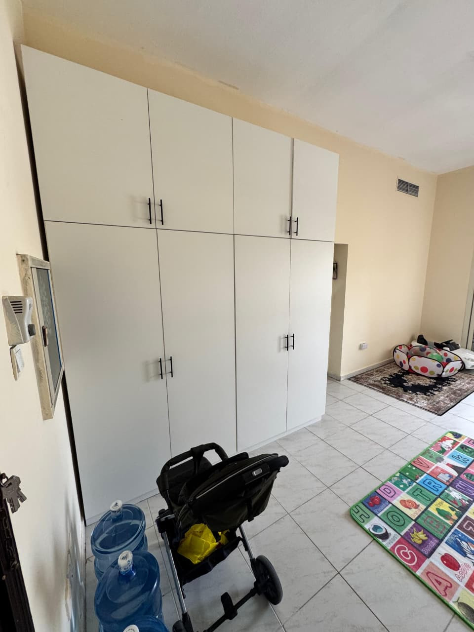 Furnished one-bedroom apartment with balcony
