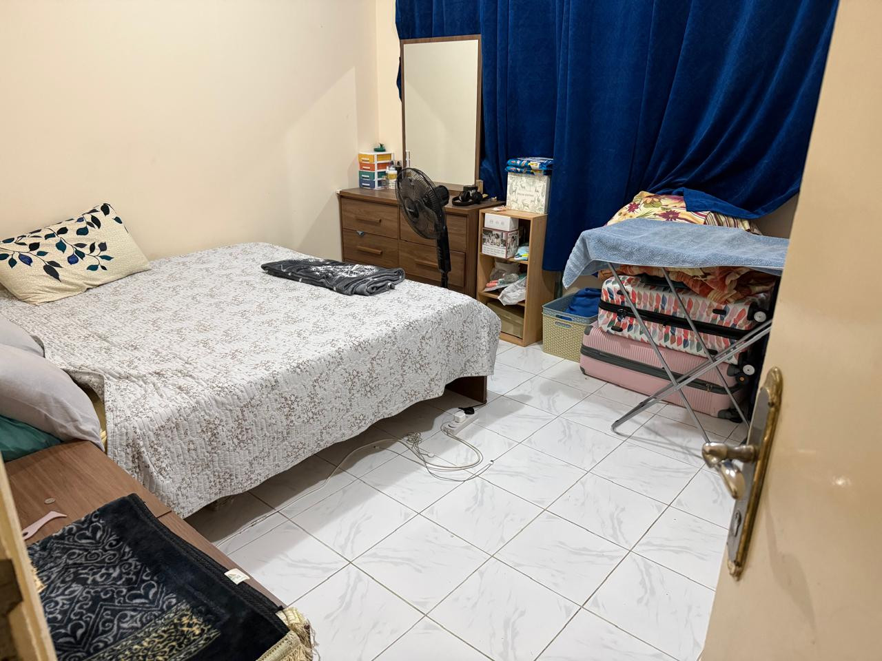 Furnished one-bedroom apartment at a bargain price. Clean furnishings, spacious.