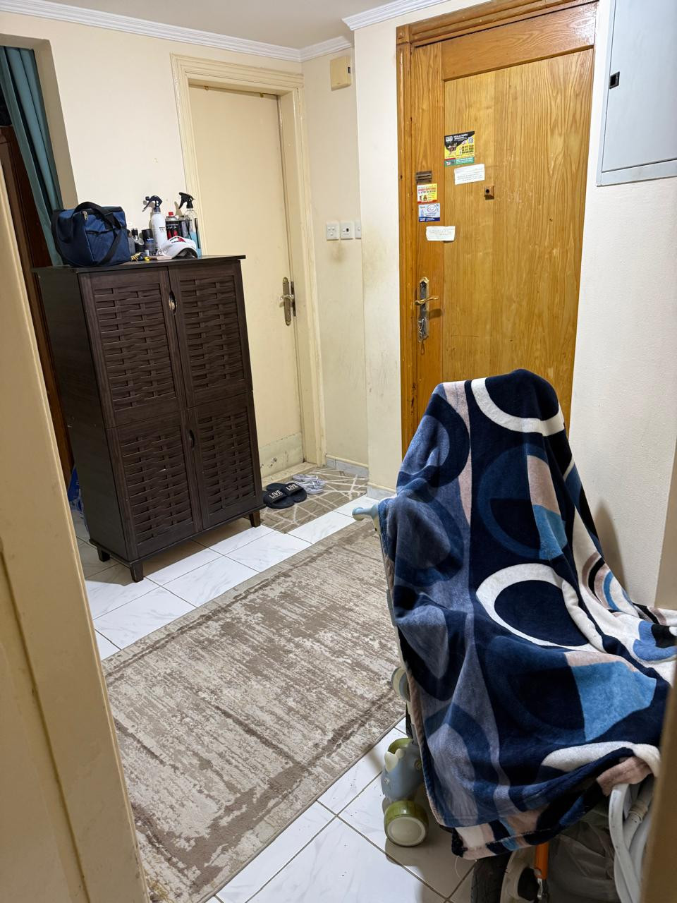 Furnished one-bedroom apartment at a bargain price. Clean furnishings, spacious.