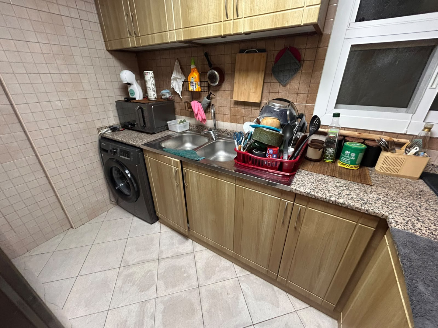 Furnished room and living room for monthly rent