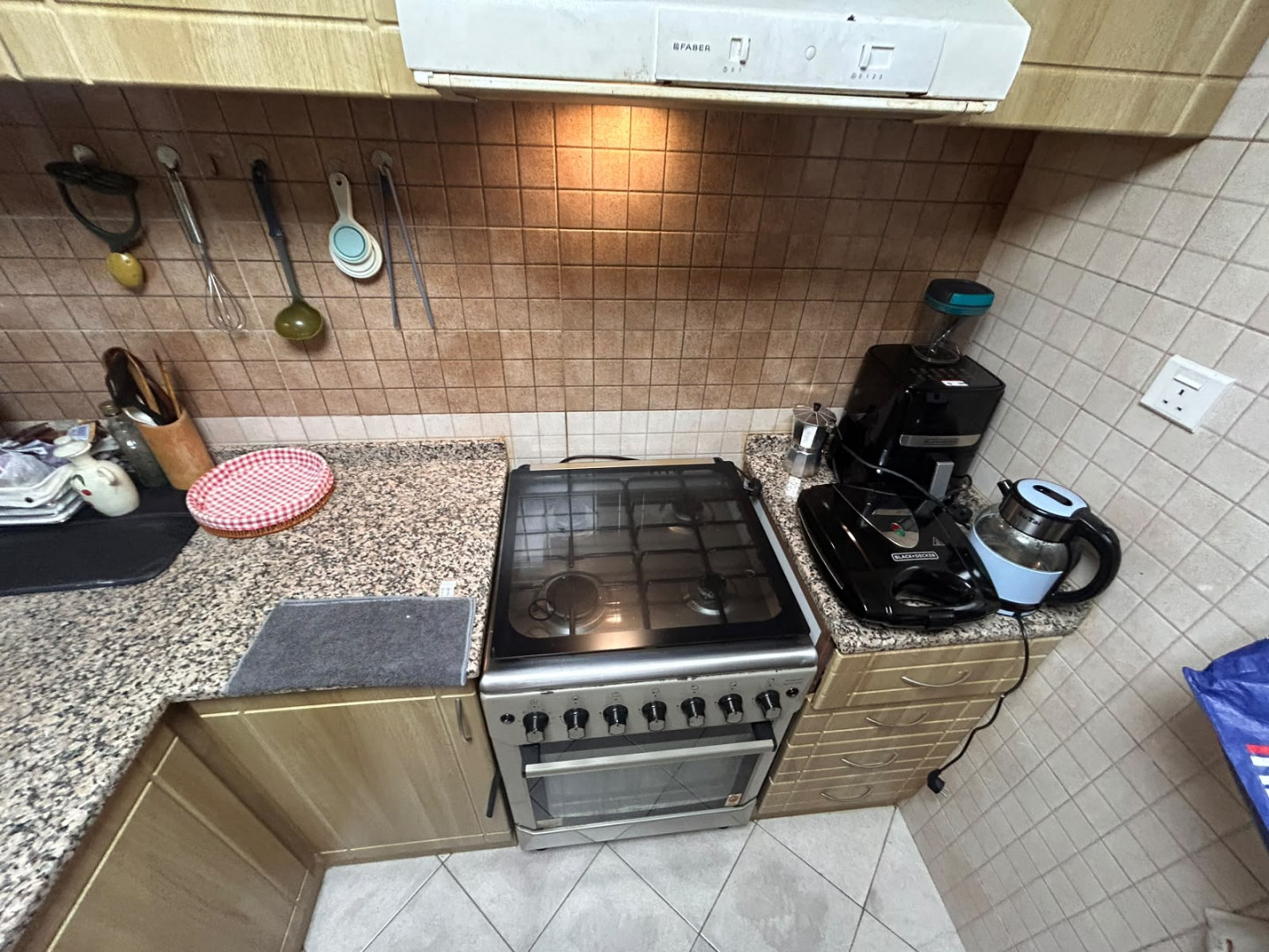 ghrf-osal-mfrosh-llaygar-alshhry-hnq851788368881.jpg