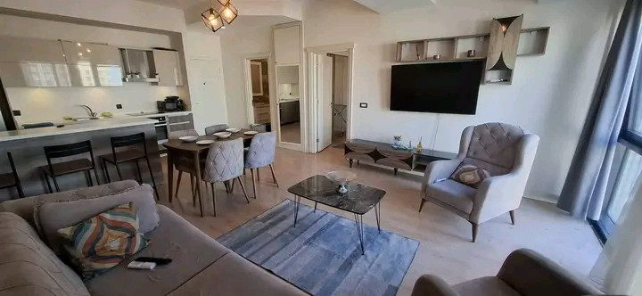 Furnished one-bedroom apartment with air conditioning and a direct view of the mall.