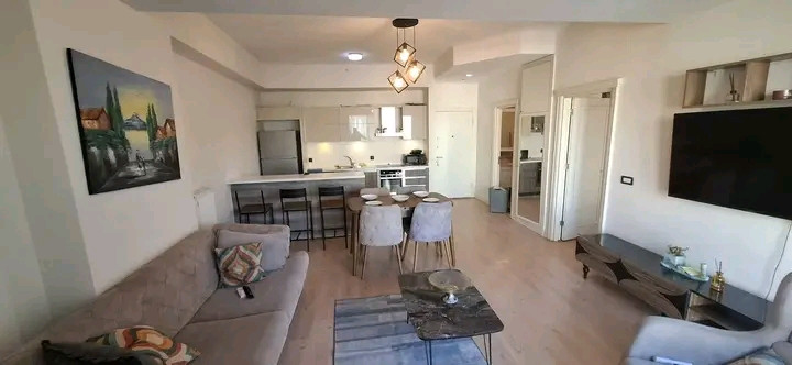 Furnished one-bedroom apartment with air conditioning and a direct view of the mall.