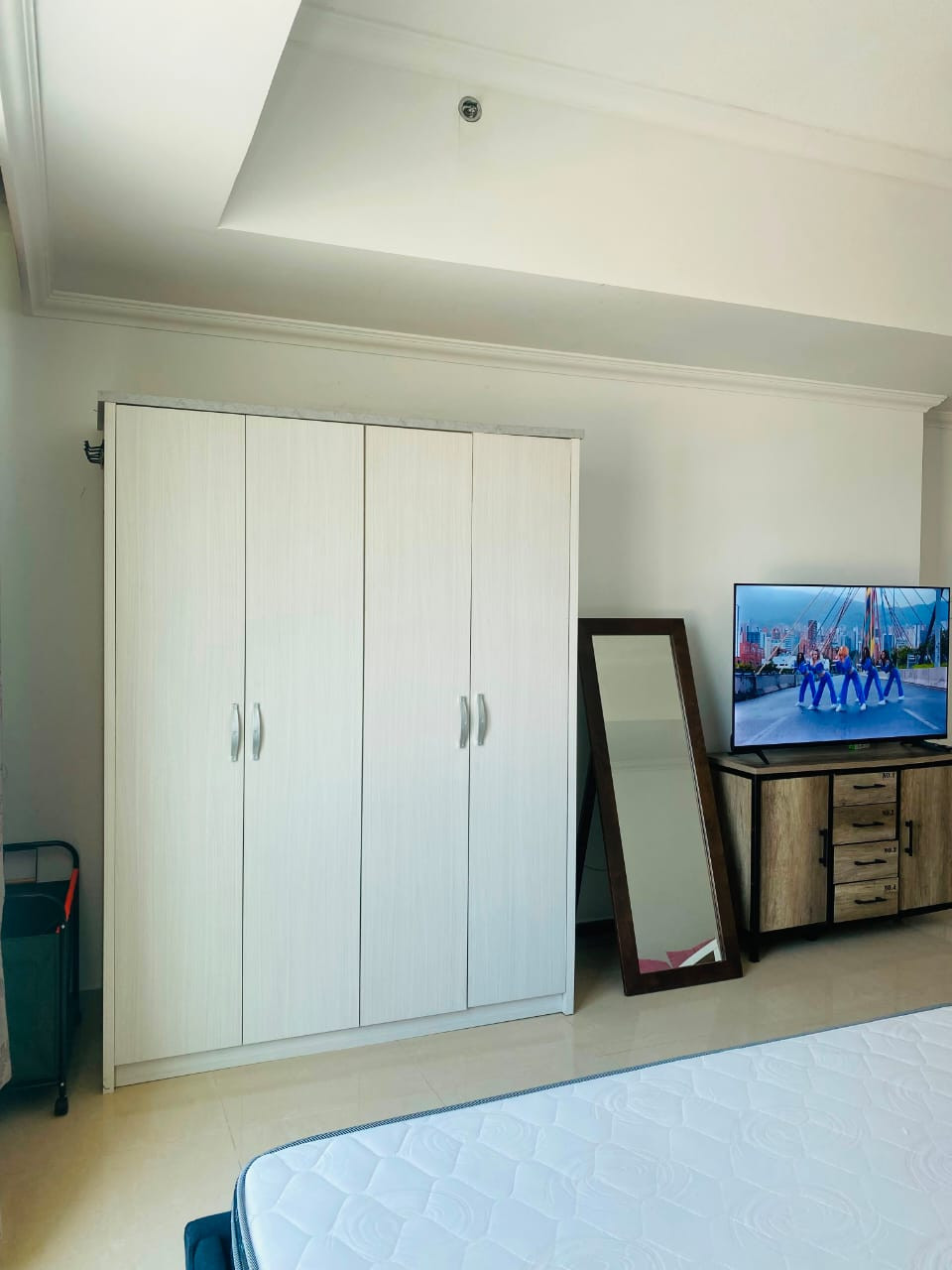 A spacious one-bedroom apartment in a clean family apartment in a family tower.