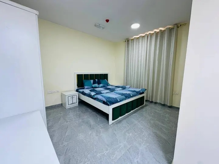 One bedroom, living room, and kitchen. Excellent location, all-inclusive.