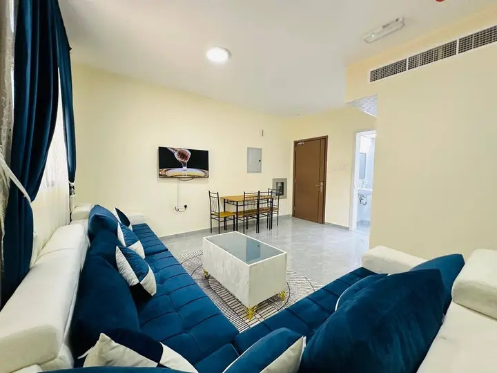 One bedroom, living room, and kitchen. Excellent location, all-inclusive.