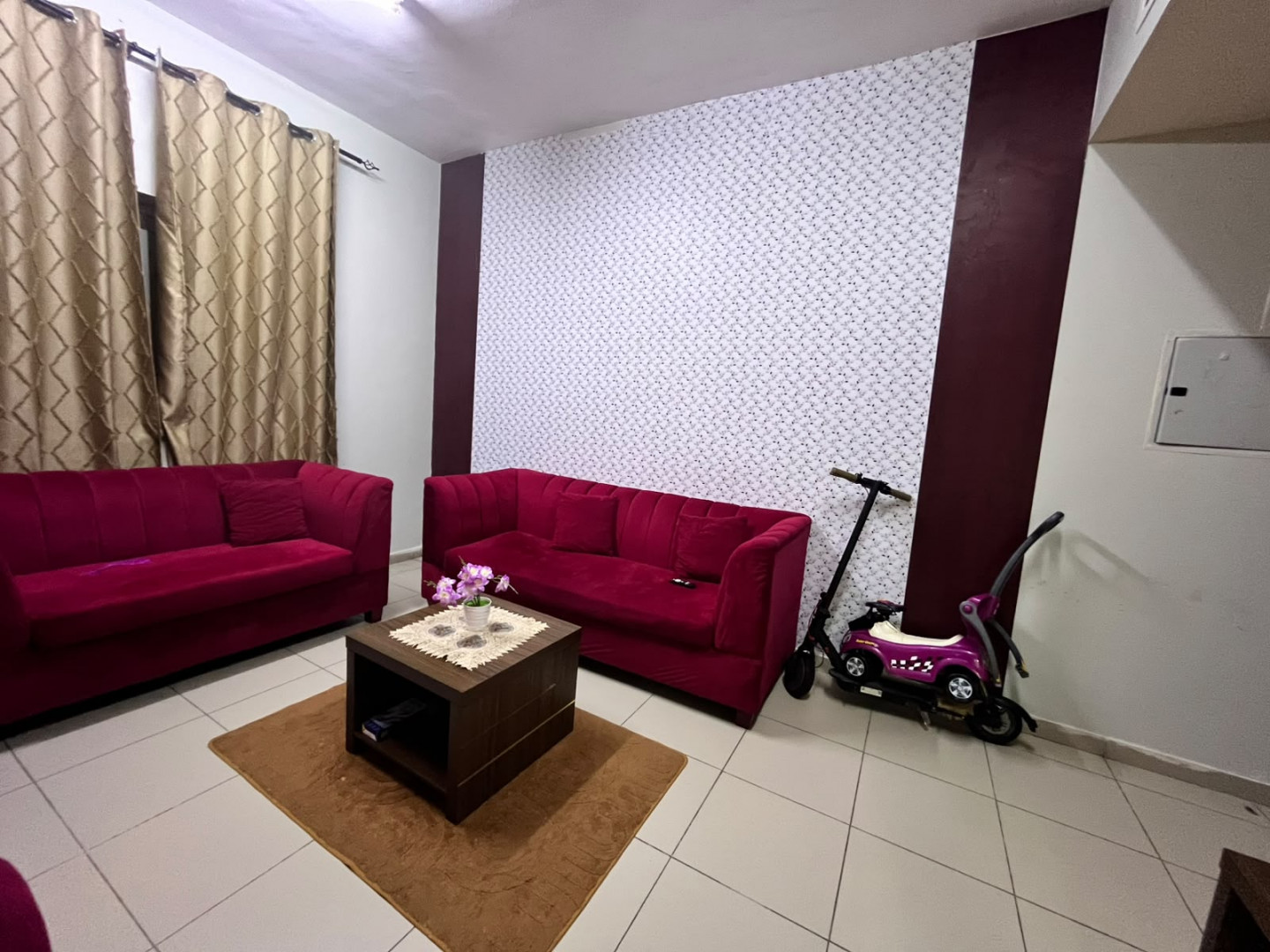 Room and hall, Sharjah, Al Qulaya, behind the Saudi German Hospital