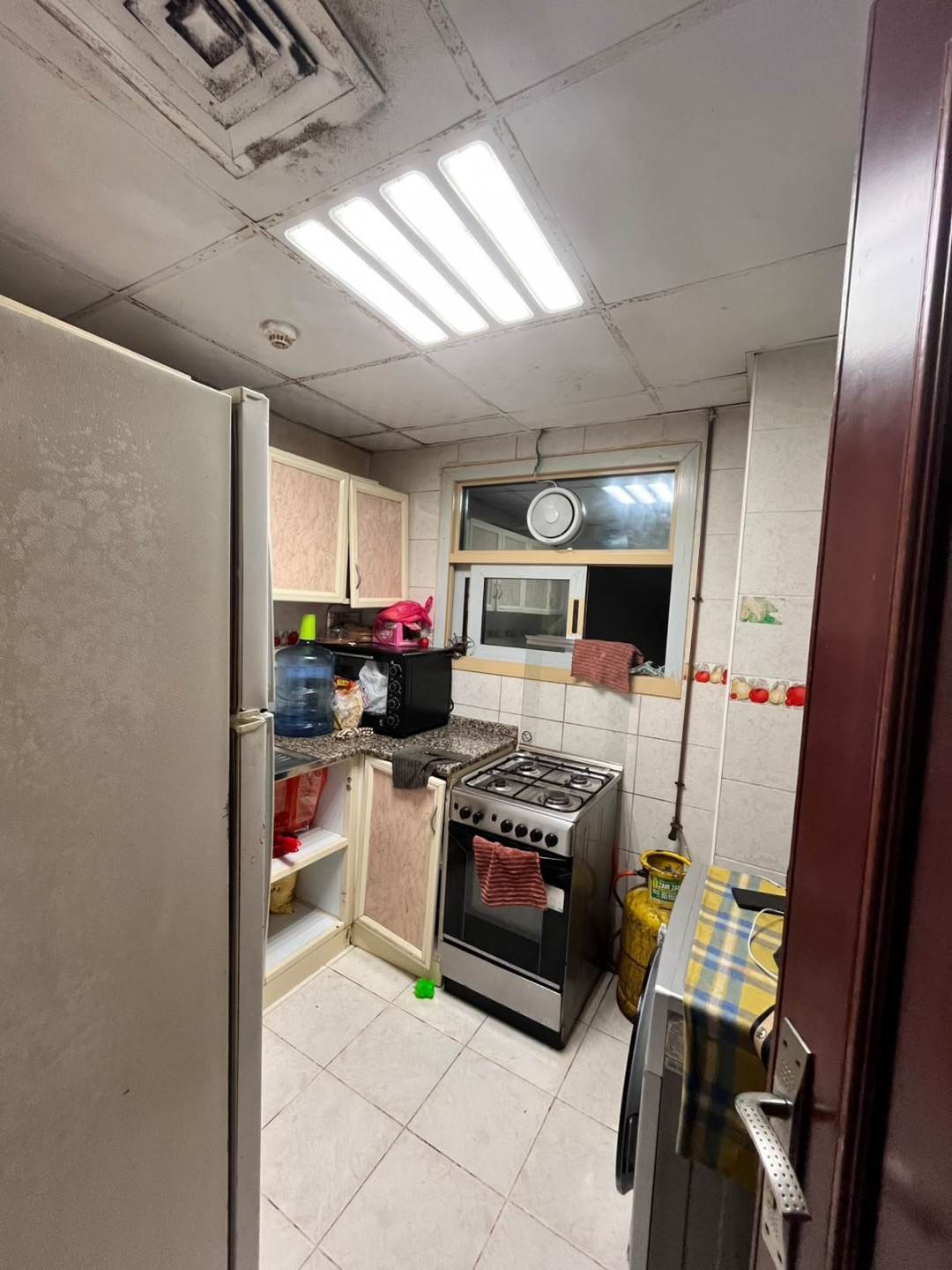 Room and hall, Sharjah, Al Qulaya, behind the Saudi German Hospital