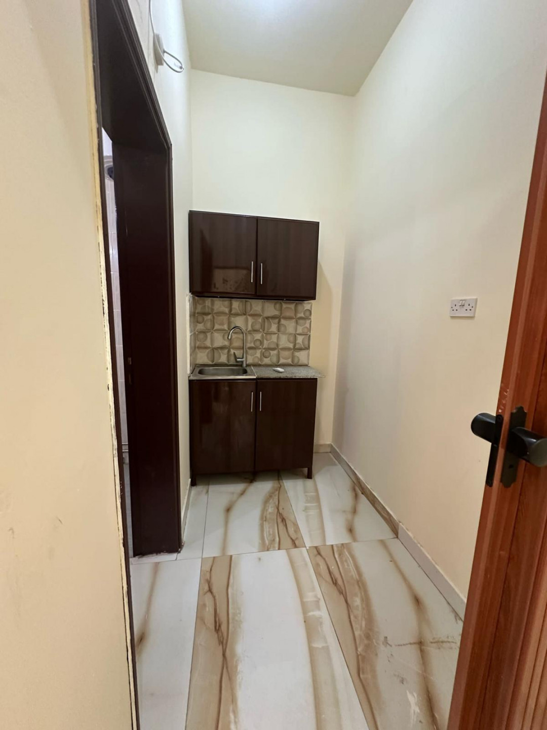 A registered title deed room with a separate kitchen