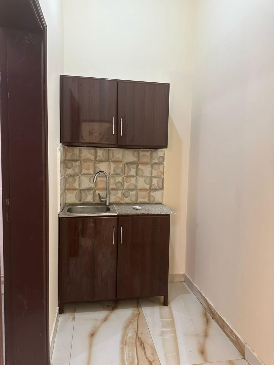 A registered title deed room with a separate kitchen